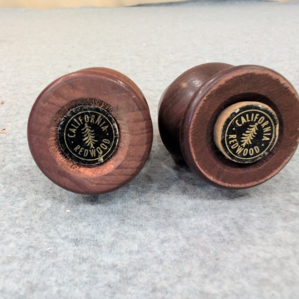 Vintage California Redwood Acorn Salt and Pepper Shakers Set Dark Wood USA - Picture 5 of 5